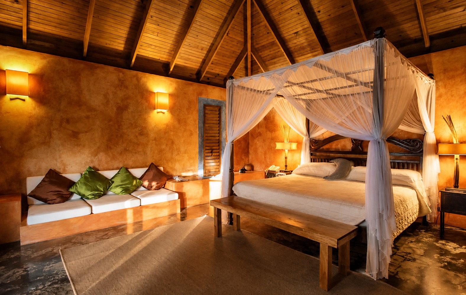 Laluna Resort — interior